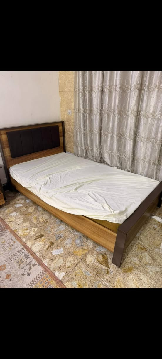 غرفه نفر تفاصيل بالصوره السعر ٧٥٠ وبيها مجال ***********
