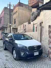 بيع أو مراوس سورنتو 2017 سيارة فول عدا بصمة وبنوراما 6 سلندر  7 راكب ك...