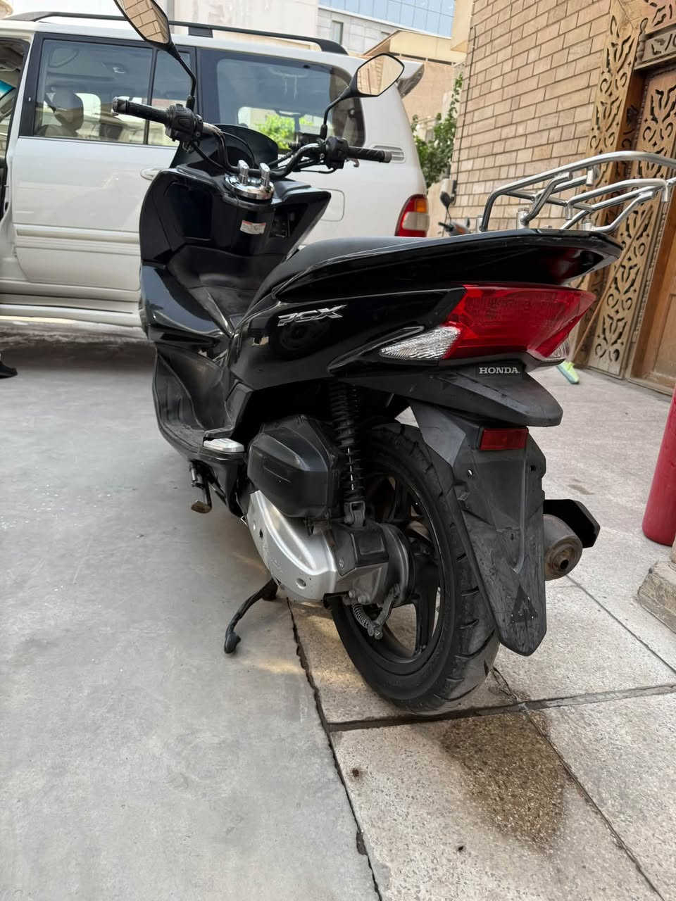 السلام عليكم للبيع 
دراجه pcx جيل الثاني ماشيه 29 
 ياباني jf 
محرك 125cc
حساس ازدحام ستاند كهرباء 
الدراجه مكفوله مكينه ناعمه صوت مابيها 
جيب فيتر وتعال اخذها من باب البيت
الخاص مغلق الشراي يتصل موجود واتساب هم 

***********
العنوان المشتل شارع المدارس 
السعر 13 ورقة
