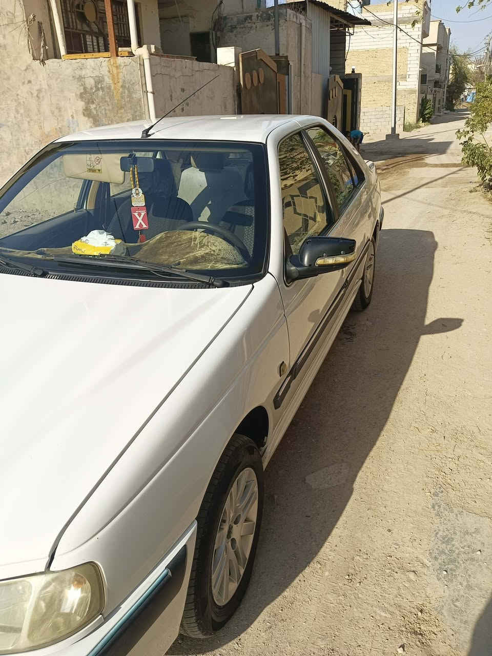 السلام عليكم للبيع بيجو حره موديل ٢١ أبيض الون مكفوله بس طخه خفيفه موضح بلصوره كير فرنسي سريع رقم كربلاء السعر ٦٤ بيها مجال للطيبين الرقم *********** واتساب
