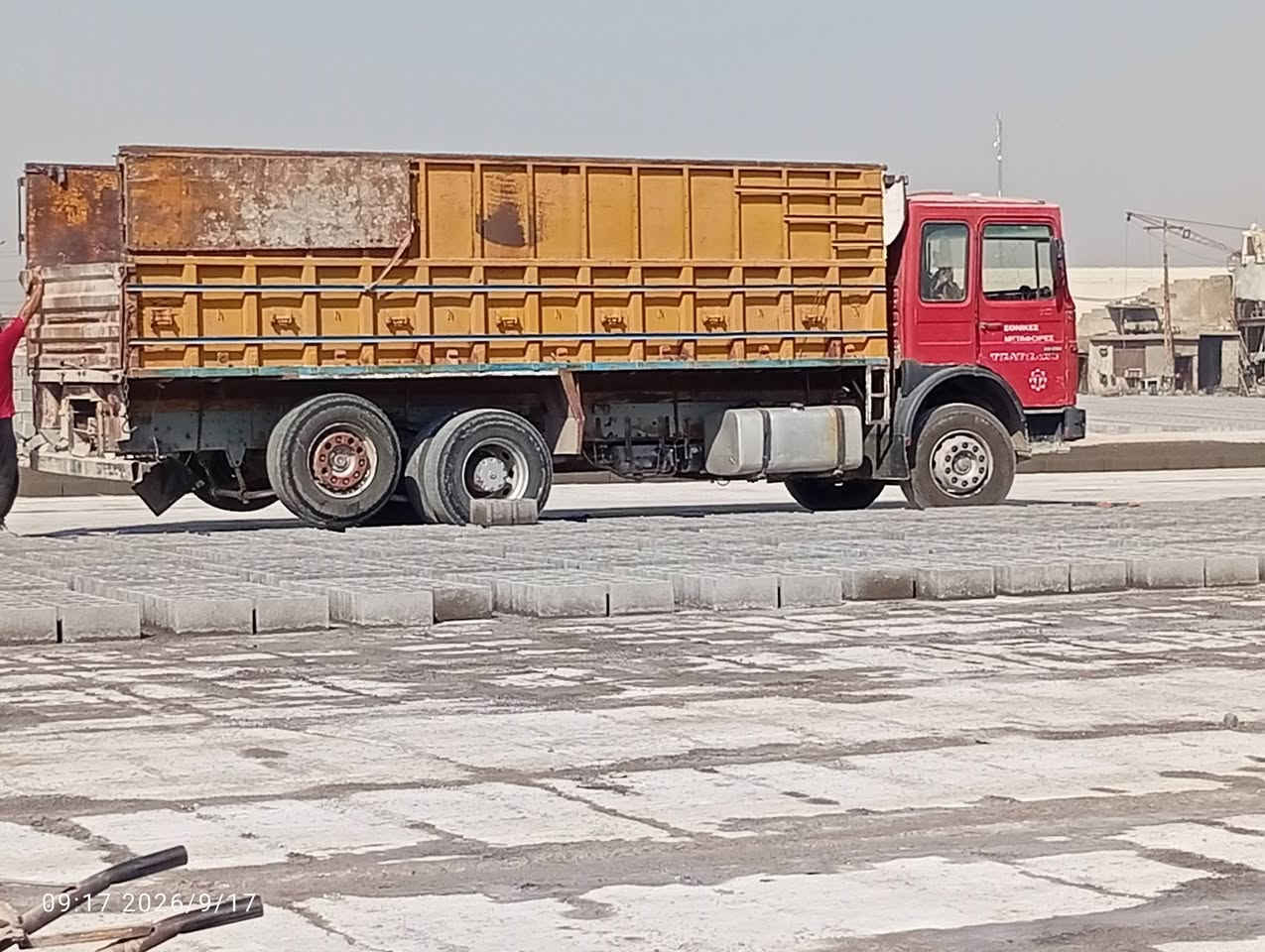 السلام عليكم سياره مان موديل 91 بالسنويه مكينه 25 سوبر جير برميل كبير بديها حداديه ورق ابو الاربعه تانكيها فافون سعرها طولها 7:30 ساره جاهزه من كل شيء تخم تاير جديد ويا الالمانيه سياره المانيه بالعكس شوي قمارتها تعبانه والماكينه تريد ترتيب والبقيه مقفوله من بريك من تاير من هوا من كل شيء السياره كل شيء بيها جديد كل شيء حلوه جاي تشتغل حاليا رقم التليفون ***********//////سعر 75وبيه مجال

نص مكتوب في الصور:
- 16:41 2026/9/17
- 09:17 2026/9/17
- 16:42 2026/9/17