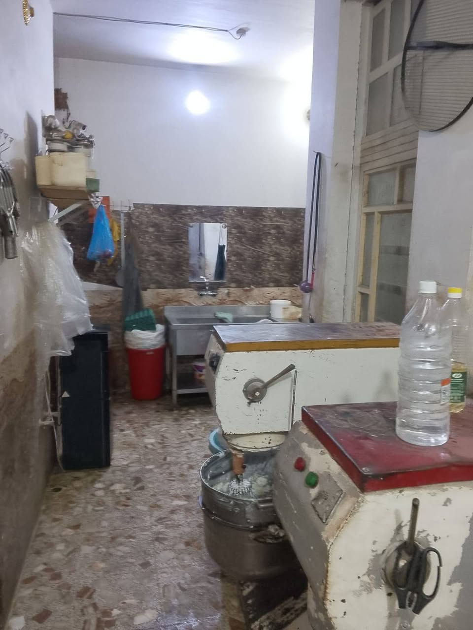 معمل مع معرض كيك ومعجنات للبيع مكاني الدوره للتواصل ***********
