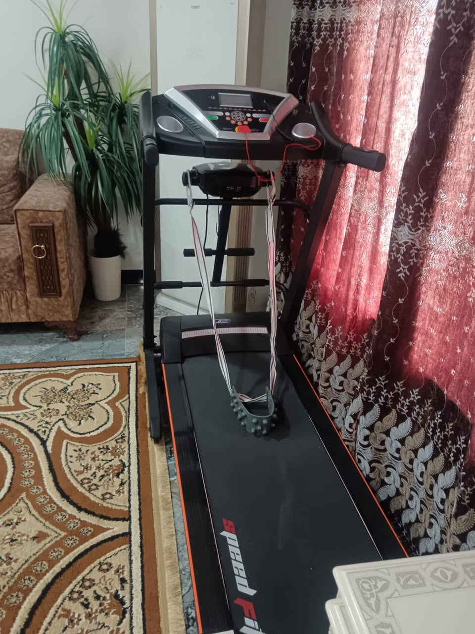 جهاز ركض كهربائي
درجة اولى بعدة جديد 
شاشة و حساسات نبض وزر امان و جهاز هزاز خصر
كل المميزات بي 
سعره ٣٧٥ الف بي مجال بسيط
الرقم ***********
العنوان المجمع الهندسي ٦ كيلو خلف قيادة شرطة الانبار
