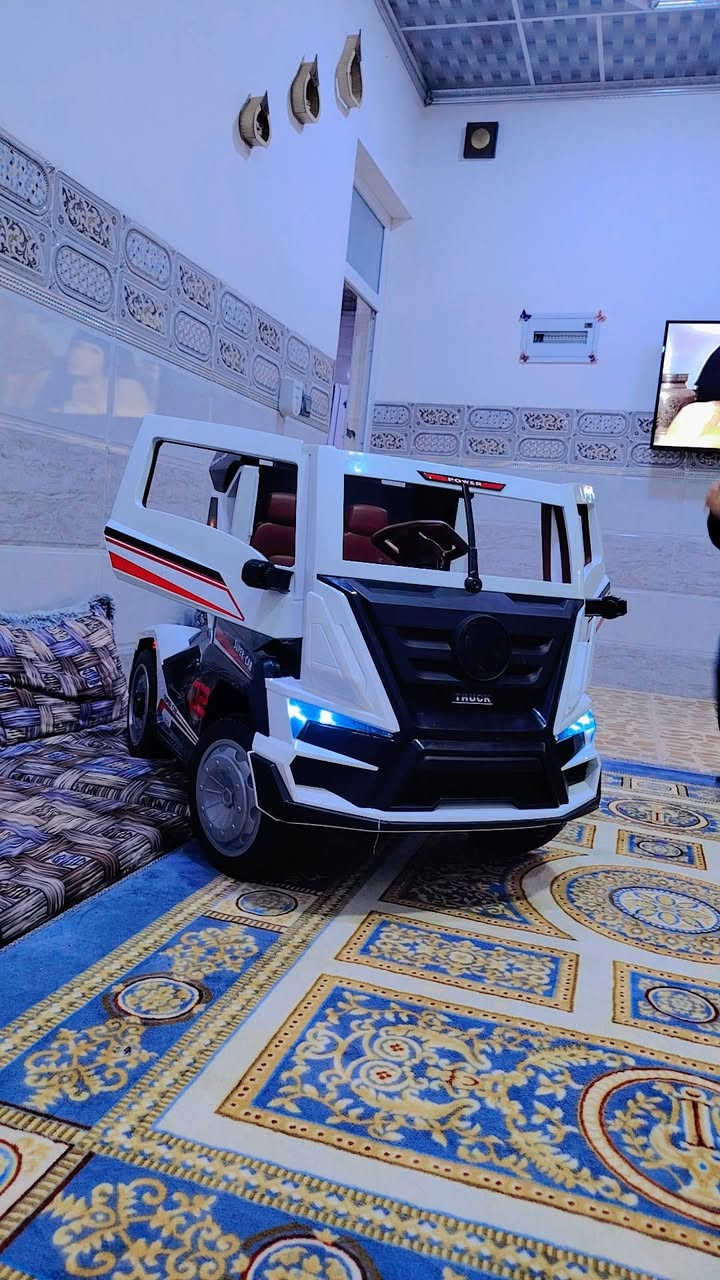 سياره للبيع من عمر سنتين لحد 9 سنوات ريمونت تحكم عن بعد تشغيل صوت لايت بك لايت مخرج فلاش ميموري بلاتوث تحكمات جهتين هورن كير اتوماتيك هزاز سياره استخدام شهر وفقط بداخل البيت لتواصل على الخاص سعرها 120 وبيها مجال
