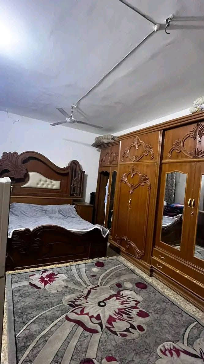 مكتب ولايه علي 

نقد واقساط

بيت للبيع المساحه 100متر طابو زراعي سند 25 مشمول تطويب 

أساس حجر بنيان طابوك سكف عكاده 

يتكون من غرفه وصاله ومطبخ وصحيات داخليه وخارجيه وطارمه كبيره ومكشوفه 

العنوان شارع المطار القديم قرب مدرسة الجنائن 

السعر نقد 16 مليون وبي مجال 

اقساط مقدمه 10 وشهري حسب الاتفاق  

*********** ابو علي العبدلي

*********** علي العبدلي

نص مكتوب في الصور:
- صاله