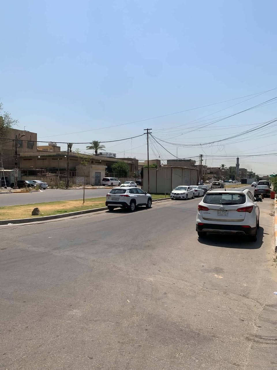� للبيع – بناية تجارية واستثمارية مميزة
يعلن مكتب المصطفى العقاري عن توفر بناية للبيع في حي القاهرة الأولى على الشارع التجاري الرئيسي (سوق علي نعمة)، مجاورة لمدرسة حاتم الطائي.
🔹 المساحة: 193 م²
🔹 الواجهة: 13 متر
🔹 النزال: 15 متر
مواصفات البناية:
✅ الطابق الأرضي: 3 محلات تجارية مع مخزن خلفي.
✅ الطابق الأول: مجمع طبي للأسنان جاهز للاستثمار.
✅ الطابق الثاني: شقتان سكنيتان.
📍 موقع تجاري وحيوي مميز يصلح للاستثمار التجاري والطبي والسكني.
📞 للاستفسار: ***********
📱 واتساب متوفر على نفس الرقم
