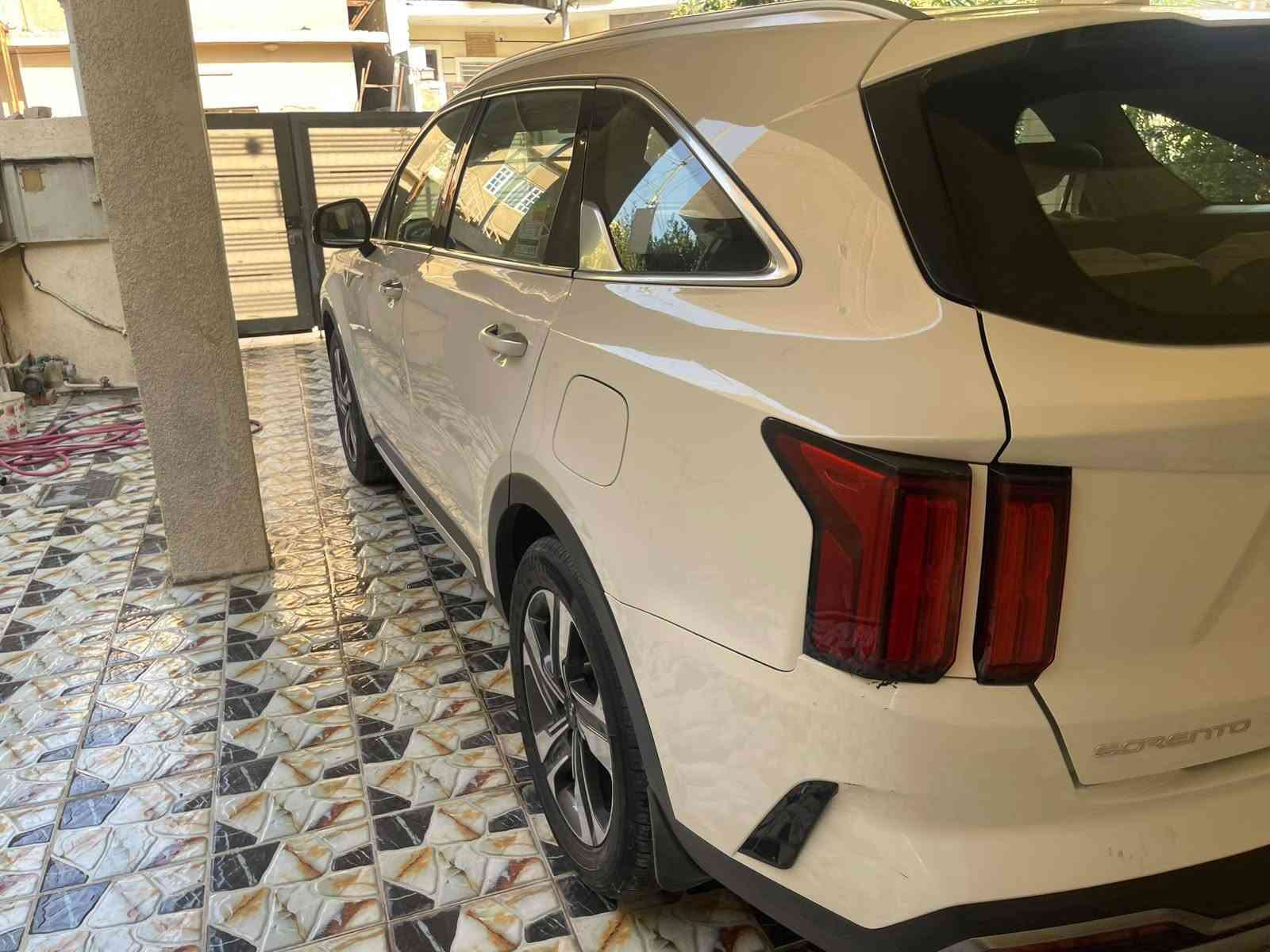سلام عليكم 
كيا سيرنتو موديل 2023 خليجي رقم بغداد بسمي سياره جديده وجاهزة من كلشي بيه بارد موضح بالسونار كير محرك وضع شركه سته سلندر مواصفات فول عده الابنوراما كشن كهرباء كير ماوس بردات خلفية ٣ قطع تبريد ماشية ٨٩ الف السعر 245
***********
