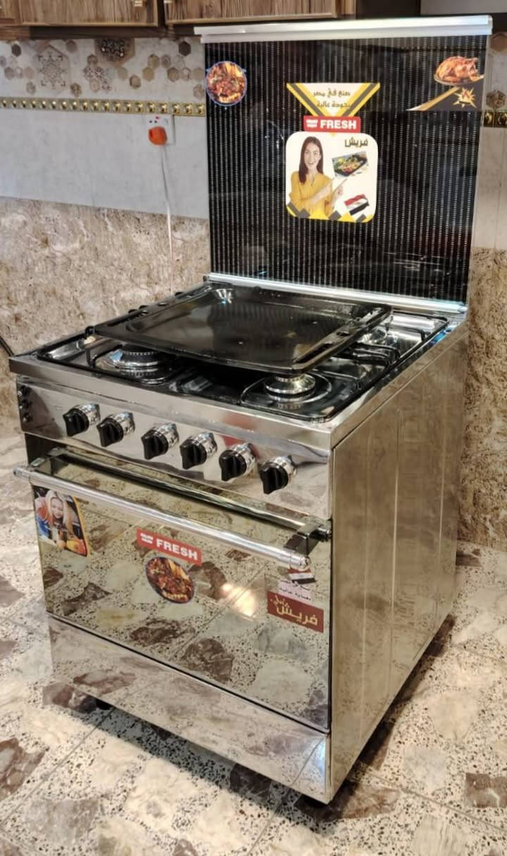 ❤️‍🔥طباخ فرش مصري للبيع❤️‍🔥
الطباخ (( المصري الأصلي)) مستعمل بس كلشششش كلششش نظيف.
✅️ حجم 60×60 أكبر حجم بطباخات 4 عيون .
✅️ الطباخ سل ستيل كامل 4 عيون....وكل العيون والفرن نااااره زرررركه🔥. 
✅️ كل الكهربائيات تشتغل فووول بيه الجداحات وماطور شوي الدجاج والأضائه الداخليه للفرن ....وياه صينيه وشبجه الفرن .
((مكلفه بالنشر فقط))...ماعدهم لا حجز للطباخ ولا توصيل. 
🔴 السعر 170 قفل 🔴 السعر مابيه اي مجال. 
صاحب الطباخ ابو كرار 
*********** بيه واتساب✅️
***********
