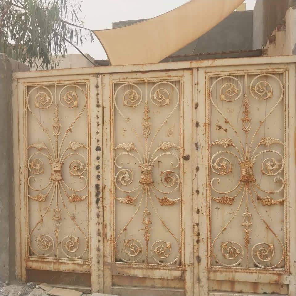 اخوان باب تفصال حديد ثقيل جدا عرضه مترين ونص السعر 100 ملاحظه بدون #جرجوبه 
***********
