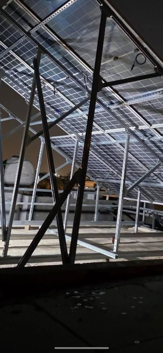 بما أن الجو حار جاي نشتغل بالليل فقط
تم تثبيت ٧ اللواح ميكانو 
رئيكم بالشغل إخوان 
م/ إبراهيم ***********
لله الحمد
