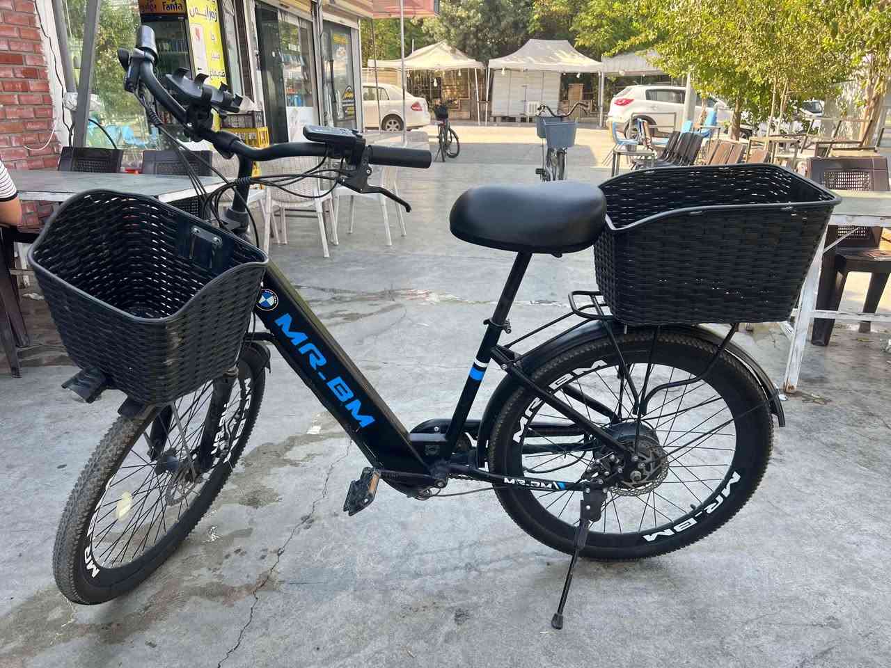 ئەم پاسکیلە شەحنەمان هەیە بۆفرۆشتن 
حجم 26
48ڤۆڵت
3کێڕە 
شوێن مۆبایلە 
سەلەی دواوپێش پێوەیە 
لایتە 
ئستۆپ دیسکە
شوێمان زەڕایەنە 
ژ،م ***********
