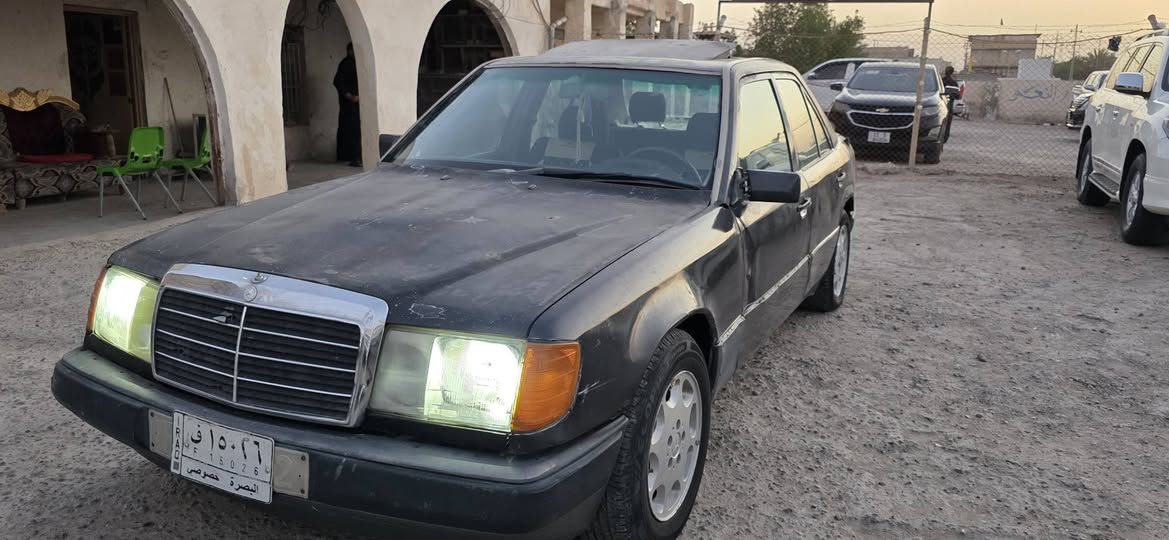 سلام عليكم مارسدس دب موديل ٩١  مكينه وكير جدد ٣٠٠٠ فيفيتي سياره جاهزه  حداده جديده تخم تاير دواخلها حلوه مكفوله من الكص ونقل والضربه والعيب الشرعي سياره باسمي تحويل مباشر رقم بصره مشروع وطني شرط التحويل 
مكاني البصره القرنه 
بيع او مراوس 
***********
