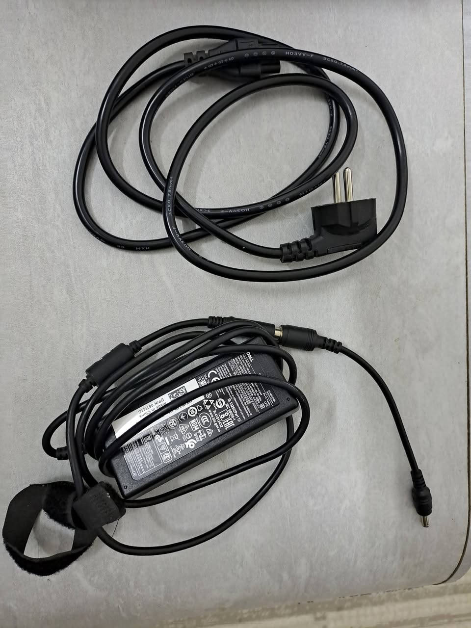 ديل Latitude 3490 • i3-7130U • ٨ جيجا رام