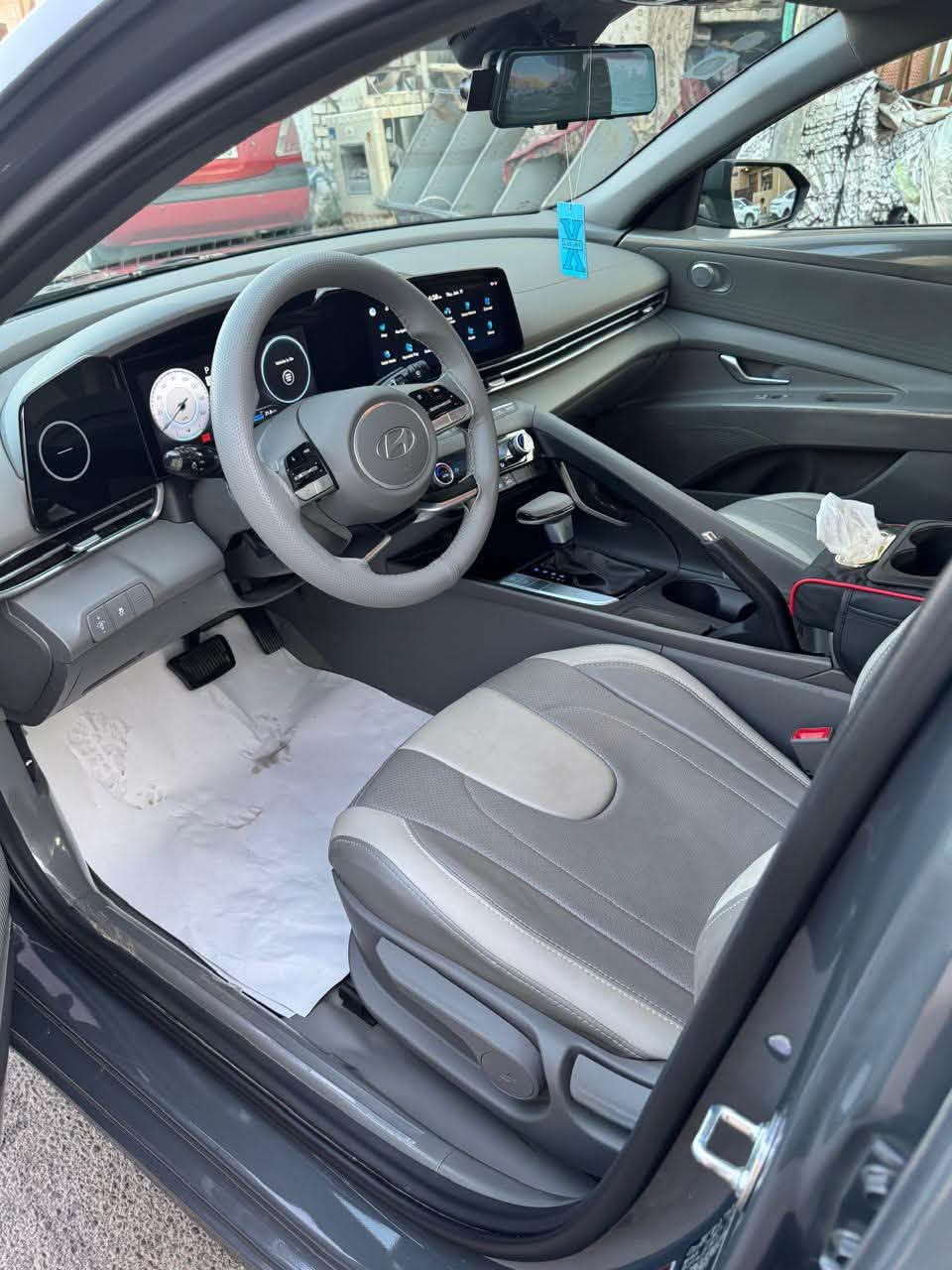 � للبيع Hyundai Elantra 2024 SEL

🔹 الموديل: إلنترا 2024
🔹 الفئة: SEL
🔹 الوارد: أمريكي 🇺🇸
🔹 المحرك: 2.0 لتر – 4 سلندر

✨ المواصفات والتجهيزات:
• شاشة معلومات وترفيه
• Apple CarPlay
• كاميرا خلفية
• حساسات خلفية
• دخول ذكي Keyless Entry
• تشغيل زر
• أنظمة أمان ومساعدة للسائق
• نظام المحافظة على المسار
• تحذير مغادرة المسار
• نظام الكبح الطارئ
• ABS
• ESP / نظام الثبات الإلكتروني
• وسائد هوائية
• مصابيح LED
• مرايا كهربائية

📌 رقم الشاصي: KMHLM4DG4RU809745

📍 السيارة جاهزة للفحص

💰 السعر: ______158
📞 للاتصال: _____ ‭***********‬
