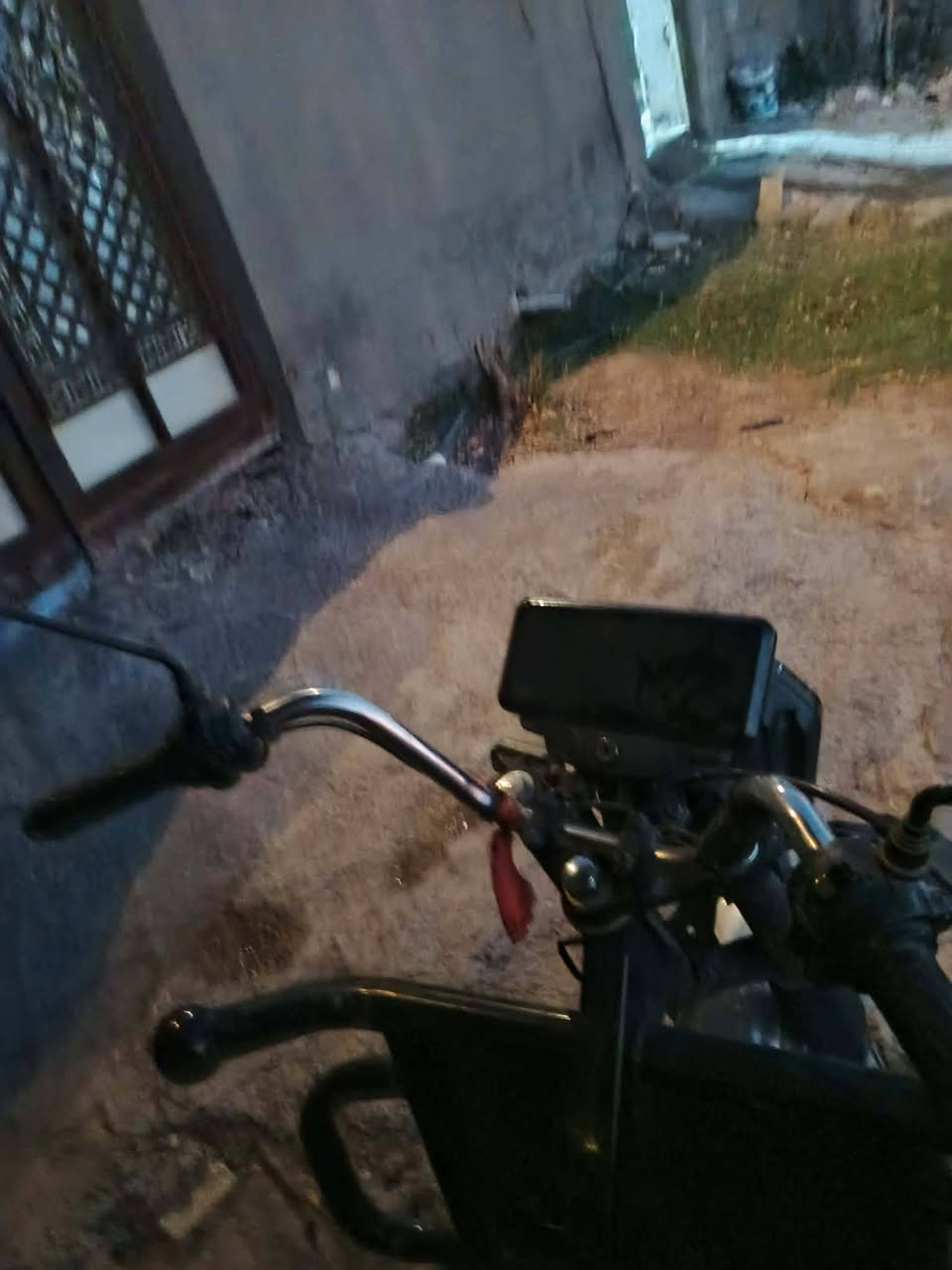 سلام عليكم ستوته شحن ما ناقصه اي شي الدراجه عوزه غسل وبيها سويجين وبصمتين مكاني بغداد الزعفرانيه الرقم ***********
