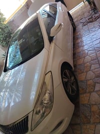 ازيرا • ٢٠١٢ • ٤ سلندر