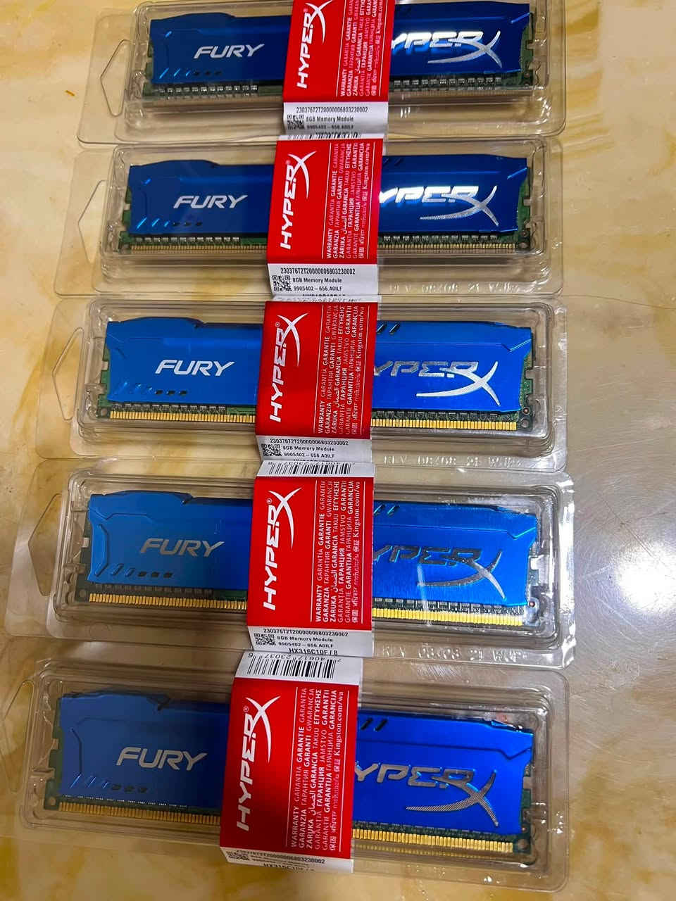 السلام عليكم
رامات 

Fury :السلسلة .
•السعة: 8GB
DDR3 :النوع•
1600MHZ (PC3-12800) :السرعة•
السعر 40الف للواحد 
للتتوصل واتساب : ***********
