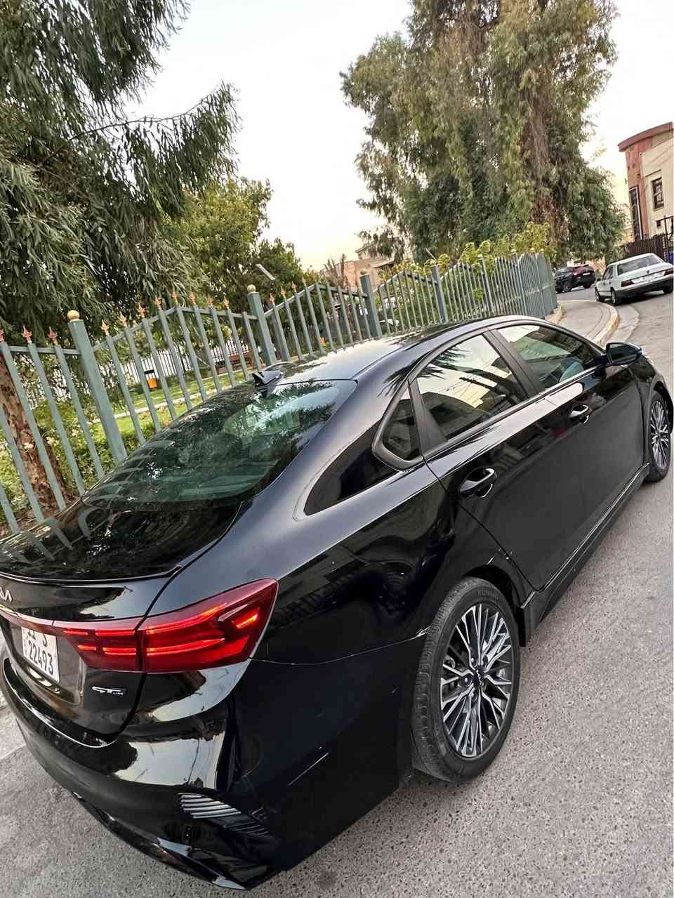 السلام عليكم كيا فورتي موديل 2024 جيتي لاين فول مواصفات رقم بغداد بأسمي
مكينه دوش 2000 السياره جاهزه ومابيها اي نقص 
ماشيه 14,500 mi يعني بالكيلو 25تقريبا
السياره فول تجي بصمه + سلايد روف + كامره + اشاير مري + بصمه + تشغيل عن بعد + شاشه كبيره لمس + 3 انظمة قيادة + رادارات ومثبت سرعه وكلشي بيها والحمدلله جاهزه السياره
تخم تاير جديد وباتري جديد وصدر جديد 
تبريد ثلج قطعتين وكشنات تدفئه وتبريد 
مكينتها اتخبل دوش وكيرها يخبل مبدله دهن
حادثها جاملغ وبنيد  والعكس بارد وعندي سونار بالسياره
عنواني بغداد السيدية السعر 134$ وبيها مجال بسيط
رقمي *********** هذا فقط واتساب بغداد, العراق

