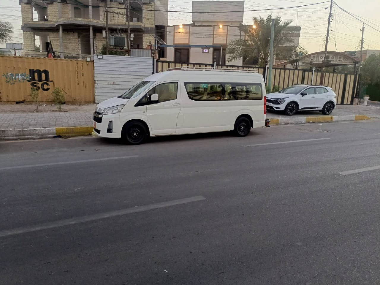 سلام عليكم 2022 كير وتو  باب كهربائي 15كرسي توشمه أضاف مراوح ماشيه 100 السعر 350 بيه مجال خك جيه بغداد حي بنوك تصال ***********
