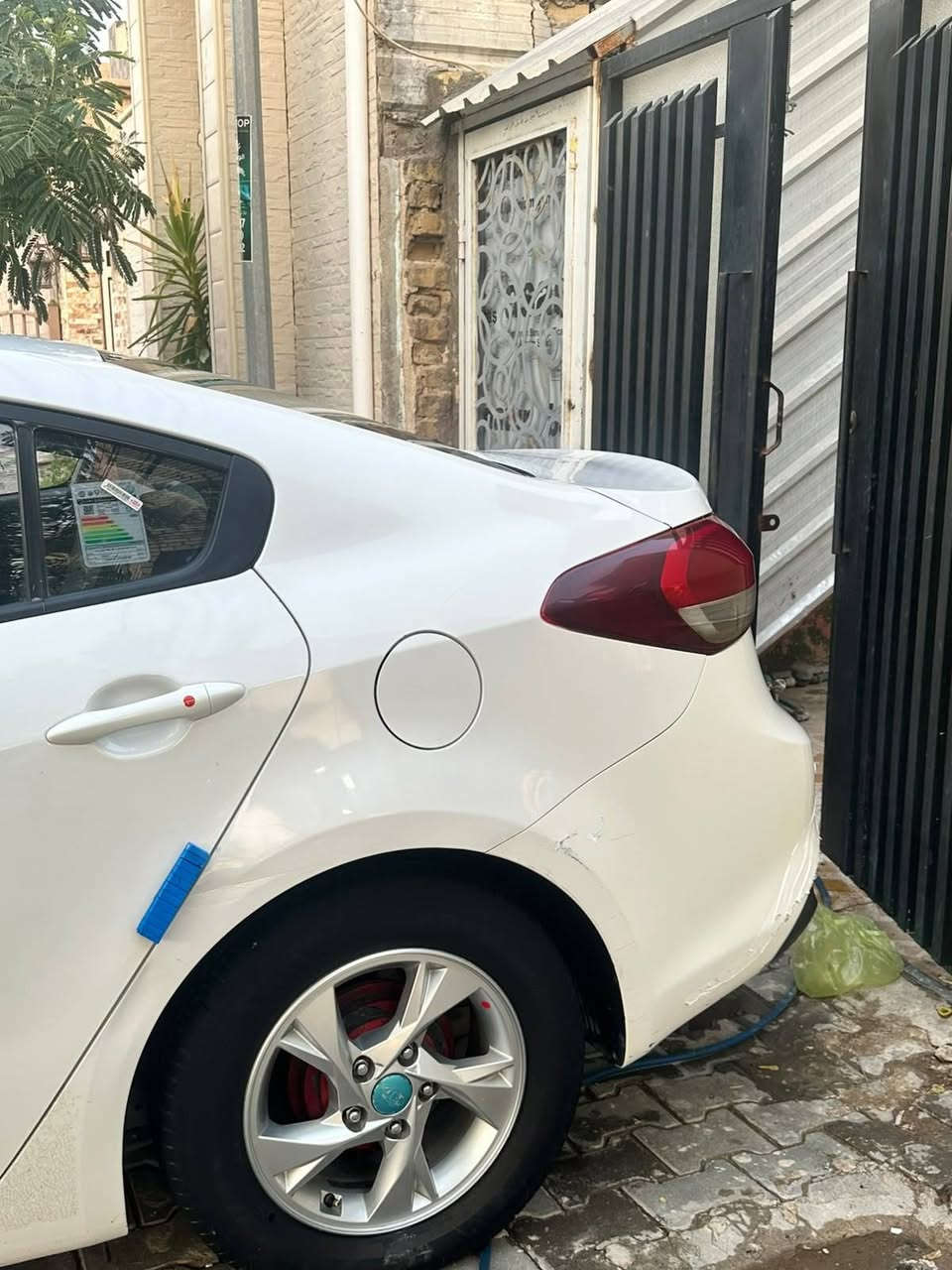 سلام عليكم..
سيراتو مديل 2017 مكفوله من صبغ بيه اقل الشبر في الجاملغ الايسر والباقي مكفوله كير ومكينه وتبريد كفاله عامه مع تخم تاير جديد السعر 125وبيه مجال بسيط***********
