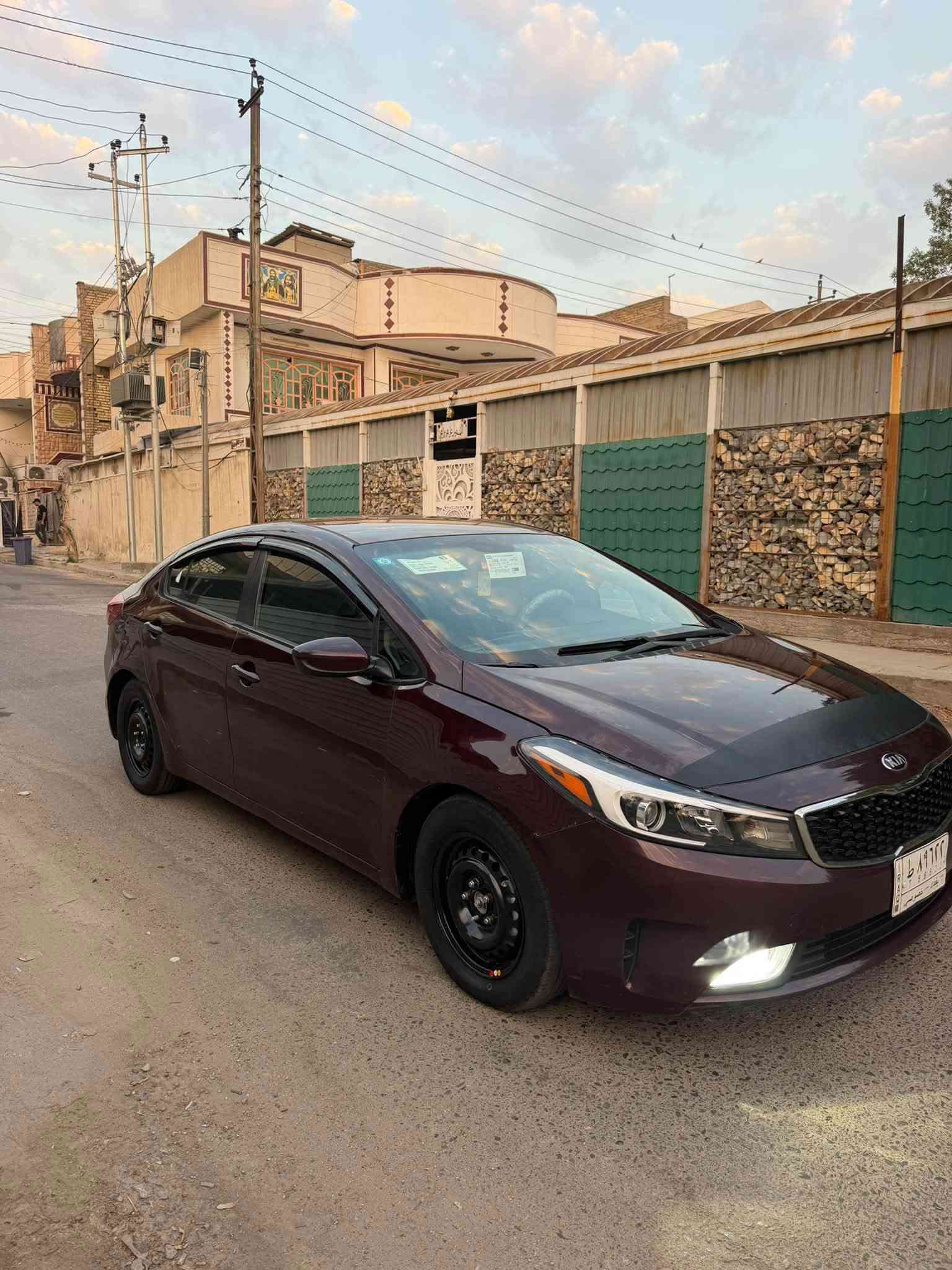 كيا فورتي للبيع موديل ٢٠١٧ وارد أمريكي محرك الفين دوش سيارة نظيفه وجاهزه محرك كير تبريد ثلج تخم تاير جديد سيارة كل نقص مابيها بدون حادث كلين داخله وهنا بل عراق صار بيها بابين صبغ اثر رصعات  وداير جاملغ الخلفي نطخت بل باب وصور موجوده وي الصور فقط والباقي كفاله بجم كبس سيارة شاشه كامرا حساسات رادرات ماشيه ٩٨ الف رقم بغداد مشروع وطني تحويل ثاني يوم سعرها  ٩٠ ورقه ***********ومكان السيارة بغداد البلديات
