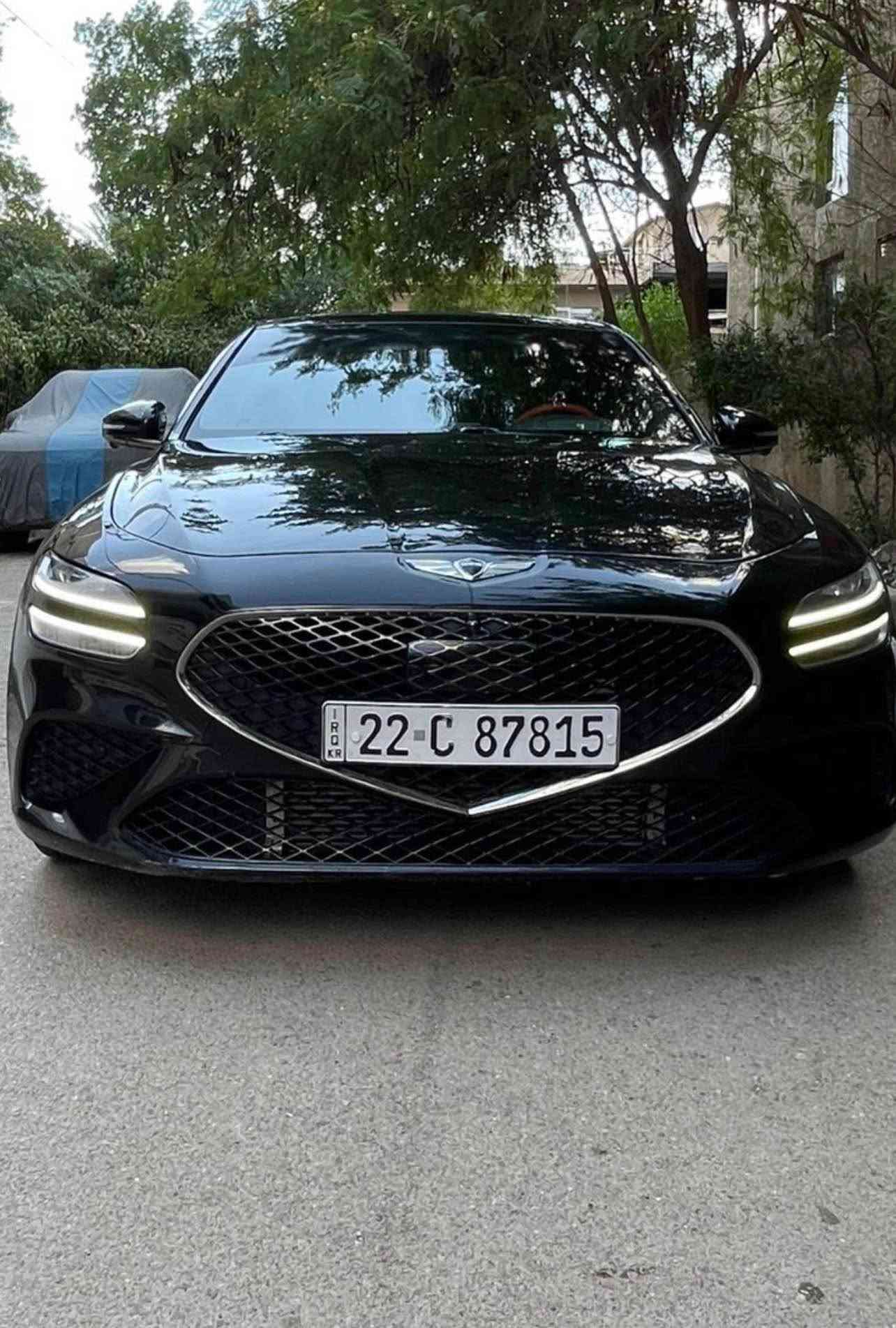 السلام عليكم 
‏بيع مستعجل أرخص جنسيز بالسوق

للبيع  او مراوسGenesis G70 سبورت برستيج 
— محرك 3.3T  
حادث جاملغ وبنيد صور الحادث و السونار خاص 
رقم اربيل تحويل او  وكالة 
🔹 الموديل: 2022 
🔹 الفئة: Sport Prestige (أعلى فئة)
🔹 المحرك: 3.3L V6 Twin Turbo
🔹 القوة: حوالي 370 حصان 🔥
🔹 الگير: أوتوماتيك 8 سرعات
🔹 نظام الدفع: (خلفي المرغوب 2wd)
🔹 الممشى: 52,000 ميل 
🔥 المواصفات الكاملة:
⚙️ الأداء:
وضعيات قيادة متعددة (Sport / Comfort / Eco/sport+)
شفتات ستيرن (Paddle Shifters)
نظام تعليق رياضي مريح وثابت
نظام اكزوز رياضي صوت متغير عند تبديل وضعيات القياده
🛋️ الداخلية والفخامة:
مقاعد جلد مميزه بالون الاحمر +متغيرة عند تبديل وضعيات القياده
تبريد وتدفئة للمقاعد الأمامية
ذاكرة مقاعد + تحكم كهربائي كامل المقاعد الامامية
ستيرن كهرباء+خزن وضعية +تدفئه ستيرن +نظام الاهتزاز عند التحذير
داخل كاربون وجلد فخم جدا مع احزمة حمراء رياضية مميزه
سقف وتكم كنتارة بالكامل 
إضاءة داخلية (Ambient Lighting)
📺 التكنولوجيا:
شاشة معلومات وترفيه كبيرة
نظام صوت فاخر (Lexicon) 🔊
Apple CarPlay + Android Auto
شحن لاسلكي للموبايل
دشبول شاشة + كامرة عند الانعطاف
🚗 الأمان والمساعدة:
رادار أمامي+قيادة الية + مثبت سرعة ذكي
نظام الحفاظ على المسار
تحذير النقطة العمياء
فرملة طوارئ أوتوماتيكية
كاميرات 360 درجة
حساسات أمامية وخلفية 
🌟 إضافات:
فتحة سقف بانوراما 
تشغيل بصمة + دخول ذكي
تشغيل عن بعد 
مرايا كهربائية قابلة للطي
جنوط رياضية قياس كبير
السيارة جاهزه بدون اي نقص او مسج

السعر 189 وبيها مجال بسيط جدا 

للاستفسار:- مكان السياره بغداد الصليخ *********** بغداد, العراق

نص مكتوب في الصور:
- 3 of 8