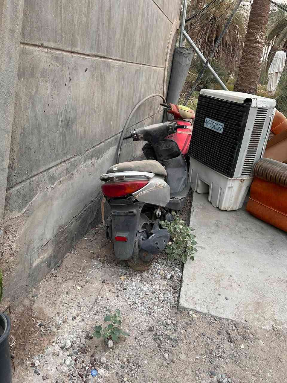 سلام عليكم 
بريز شغاله سلف هندر بيها بس البوشه كايمة ابيعها كوم حديد متروكة صارلها ٨ اشهر سعرها ٢٠٠ 
***********
