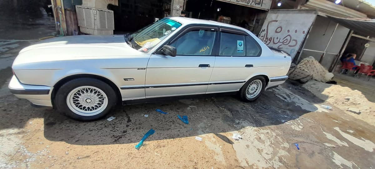 525 مسكر فانوس موديل 91 رقم (اربيل ) الدولي    لون سلفر اصل مصبوغه من  جماليه فقط

الگير والمحرك  نظيفات
الحداديه كلها جديده

الكهربائيات بلاد وكلها شغاله بدون جطل وتيب وكالة كلها اصلي 
غرفة جديدة وجلد اصلي شركة بدون اي ضرر ، كشن  كهربائي 
منظومة تبريد ثلج  تبريد  قطعتين 

تخم تاير جديد وباتري جديد 
بچم عريض 

ثلاثة انظمة قياده 
اربعة جام كهربائي 
الغرفه اسود جلد طبيعي
سنتر لوك وسويج ريمونت 
شاشة +كامرة 

السعر 71  وبيها مجال
***********
بغداد الدورة
