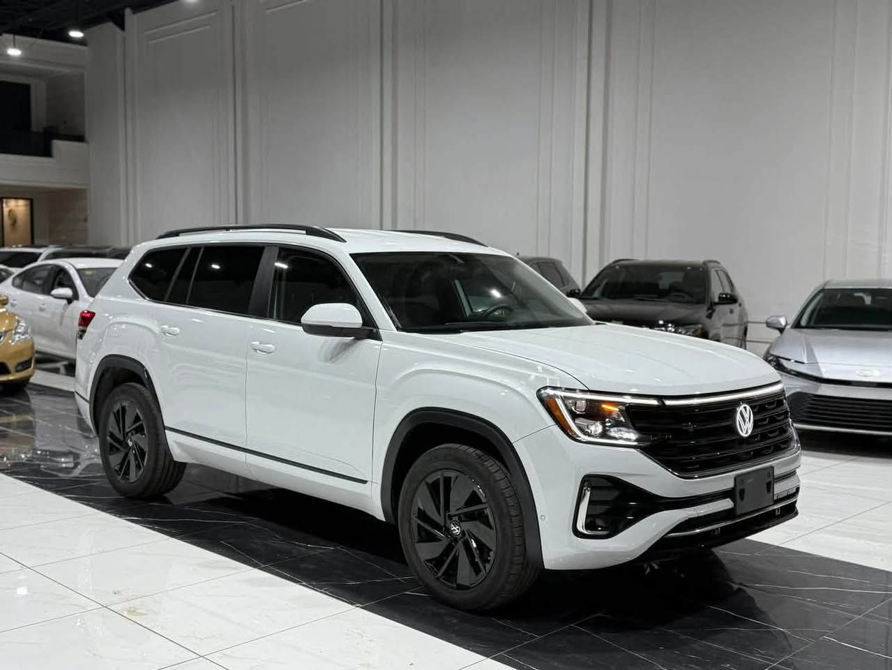 Volkswagen Atlas SE 2025
‎فولكس واكن اطلس 2025 شكل الجديد
‎عداد المسافة : 10 الف مايل
‎ضرر : جملغ و باب صبغ بدون دواخل بجم وخلفي كبس
‎کافة الارباکات سلیم 💯✅
1V2HR2CA6SC513472

‎المواصفات
‎دفع رباعي 4
‎كشنات تبريد و تدفئه
‎بصمة تشغيل
‎بصمة أبواب
‎‏Remote Start»
‎صندوق شفط كهربائي
‎رادار أمامي (تحديد مسار)
‎رادار جانبي (نقاط عمياء)
‎رادار خلفي (تحذير من الاصطدام)
‎تبريد مركزي لمس
‎كشنات جلد
‎هاند بريك بصمة
‎‏Android Auto
‎‏Apple Car Play
‎مانع انزلاق
‎شاشة كبيرة لمس
‎حساسات كدام وخلفية+ كاميرا
‎تحكمات استيرن
‎‏Auto start ا
‎‏Auto Stop
‎وبقية المواصفات المعروفة
‎‏‎ مکان سیارة اربیل 
‎‏‎سیارة بدون رقم تترقم شمالي 
‎‏‎‏‎للاتصال والاستفسار
‎اسیاسیل ***********☎️
‎☎️کورك ***********

