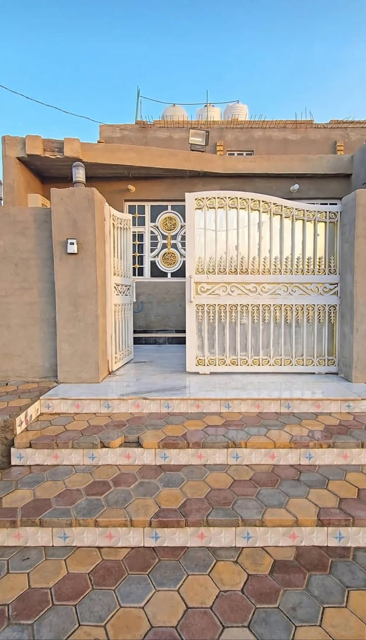 النعمانية • بيت فاخر • واجهة ١٦م