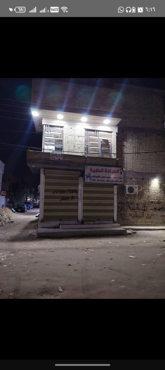 السلام عليكم بيت زراعي 90 متر للبيع علا شارعين شارع 12 وشارع 8 يحتوي علا محل (مأجر) +استقبال ومطبخ و3 حمامات و٣ غرف نوم وصاله فوك وسطحين مكان سكينه شارع المكاتب قرب روضه اليقين للاستفسار( ***********)
