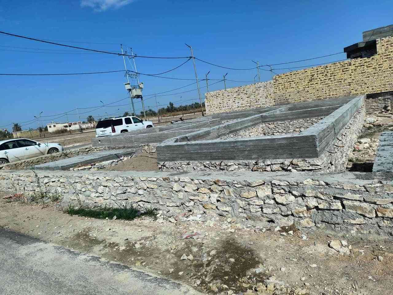 قطعه مع رباط المساحه ٣٣٠ متر ركن مجمع العارضيات طريق ياحسين جميع الخدمات تبليط اناره مجاري قرب سيطرة العارضيات للاستفسار اتصل ***********
