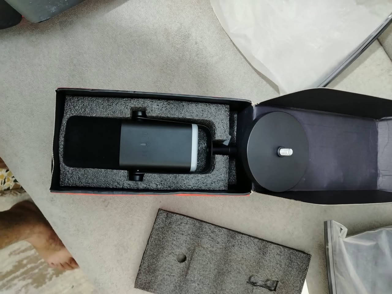 السلام عليكم كرتونه للبيع في سعر مناسب
الاتصال فقط ***********

نص مكتوب في الصور:
- مايك و مكسر
- GAMING AUDIO BUNDLE
- Enhance gaming streaming voice experience
- XLR Connector
- الأكثر مبيعا
- وفر $10.18
- $101.77 %10- $91.59
- 4.88 (1000+)
- طقم خلاط صوت XLR/USB، ميكروفون تسجيل بودكاست مع زر التحكم بالكسب، طقم خلاط فيديو للكمبيوتر مع أذرع الت...
- أصلي 100% | FIFINE
- لون: أبيض
- خصم %10! أضف إلى عربة التسوق بنجاح