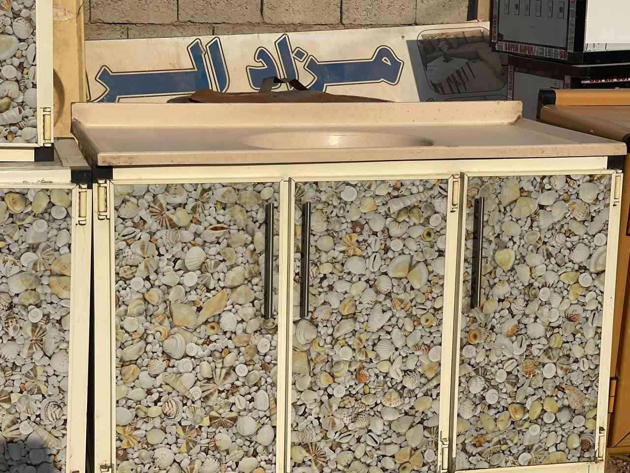 السلام عليكم  كاونترات  وبوفيات حطاطه كونترات مستعمله منمتر ونص الئ مترين ونص كلشي موجود حطاطه ب اسعار مناسبه جدا سنك كامل مرمر للتواصل***********
