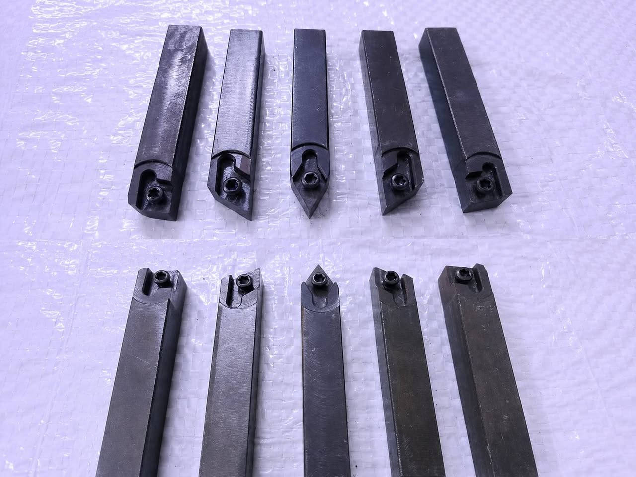 🔧 حاملات خراطة درجة أولى 🔧
جودة ممتازة وتشطيب مرتب، مناسبة لأعمال الخراطة وتشغيل المعادن.
متوفرة بعدة قياسات وأشكال حسب الحاجة.
💰 السعر: 4,000 دينار للواحد فقط
📍 المكان: بغداد – باب الشيخ
📩 للاستفسار والحجز راسلني خاص.***********
