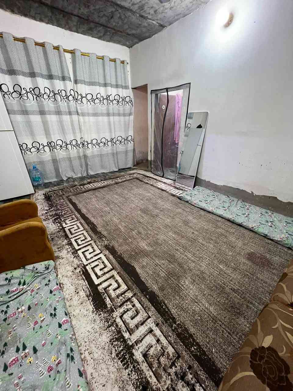 السلام عليكم بيت مساحتة 100 متر 
عنوانة طريق ياحسين عامود 130 شارع الزرگة 
يتكون من غرفة وصالة ومطبخ وحمام وتواليت داخلي وتواليت خارجي 
مكشوفة عدد2 طارمة چبيرة
طابو زراعي سند 25 
قرار محكمة 
بناء بلوك السقف شيلمان  
للبيع سعرة 17 وبيه مجال
للاستفسار ***********
