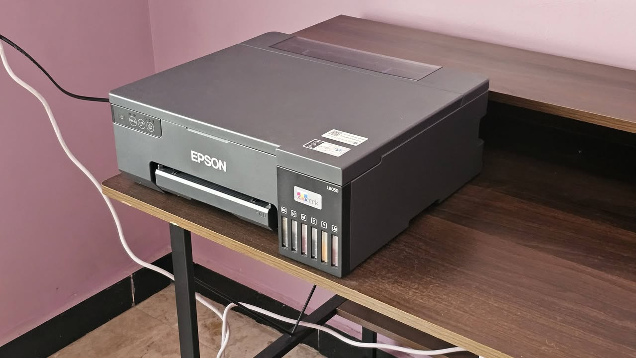طابعة للبيع
السلام عليكم 
طابعة Epson L8050 للبيع
استخدامة كلش قليل طابع حوالي 250 ورقة 
حالته اقرب للجديد و كارتونته موجودة
السعر مع التوصيل 380 الف
للاستفسار راسلني على الماسنجر
او واتساب ***********

