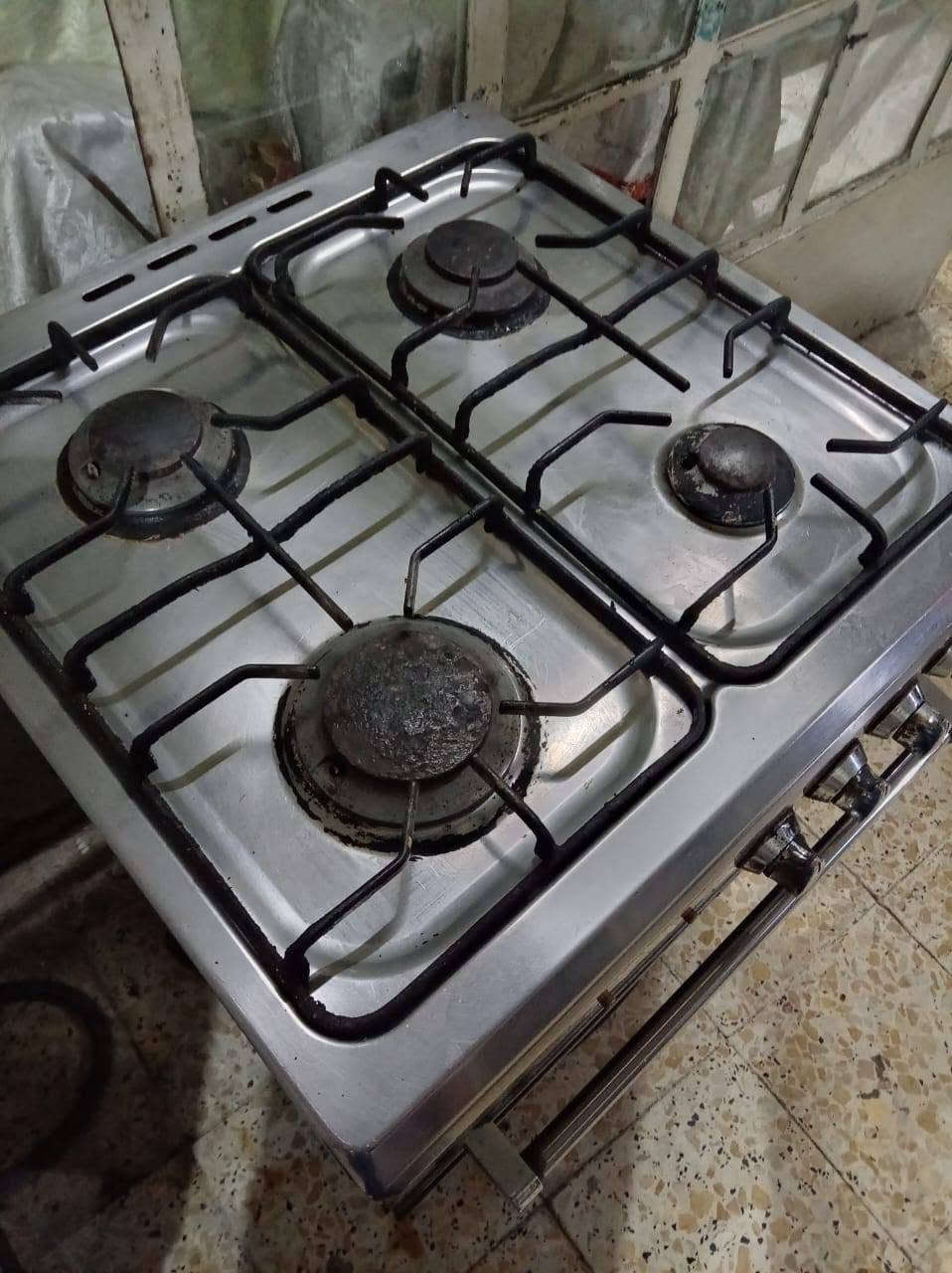 طباخ يونير مصري للبيع نظيف وشغال السعر 85 الف وبي مجال العنوان بغداد شارع حيفا للاستفسار التواصل ***********
