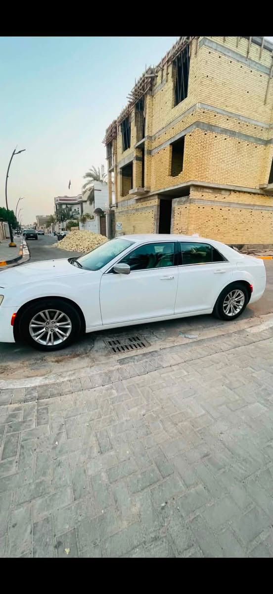 اوباما 17 اصل حرة باسمي تحويل ثاني يوم السعر 185 دواخل بيجي بيها قطعتين صبغ وبنيد مبدل كفالة كير ومكينة وحدادة وتبريد السيارة جاهزة ماشية 130 
مكاني بصرة 
***********
