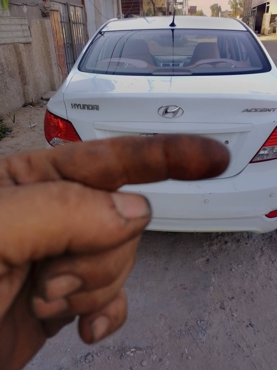 اكسنت 14 خليجي محرك 1600 مجفت تجفيت درجه اولى بيه طخه بل بجم  وطخه بلداير الخلفي مع الدوسه جوه الباب الخلف الصدر  صدر جديد تايرات جدد قبل شهر شاديهن داخل بيجي شاشه كامره لايت كله زنون حته البلوجكنر كهربائياته كله شغاله تبريد ثلج رقم بغداد انكليزي مكانه بغداد الشعب الاستفسار اكثر اتصال ***********
