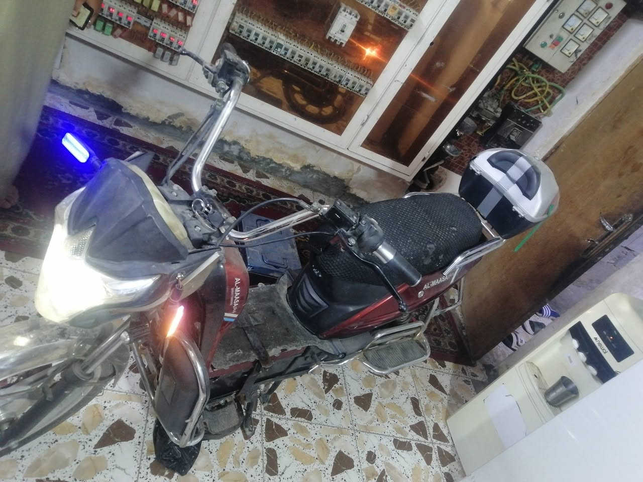 سلام عليكم البيع دراجه شحن كامله بس نقصه شاحنه ودهن مال بركات   السعر٢٨٠وبي مجال الطيبين تدللون علينه  التواصل عبر الرقم***********،او تواصل وياه خاص....
