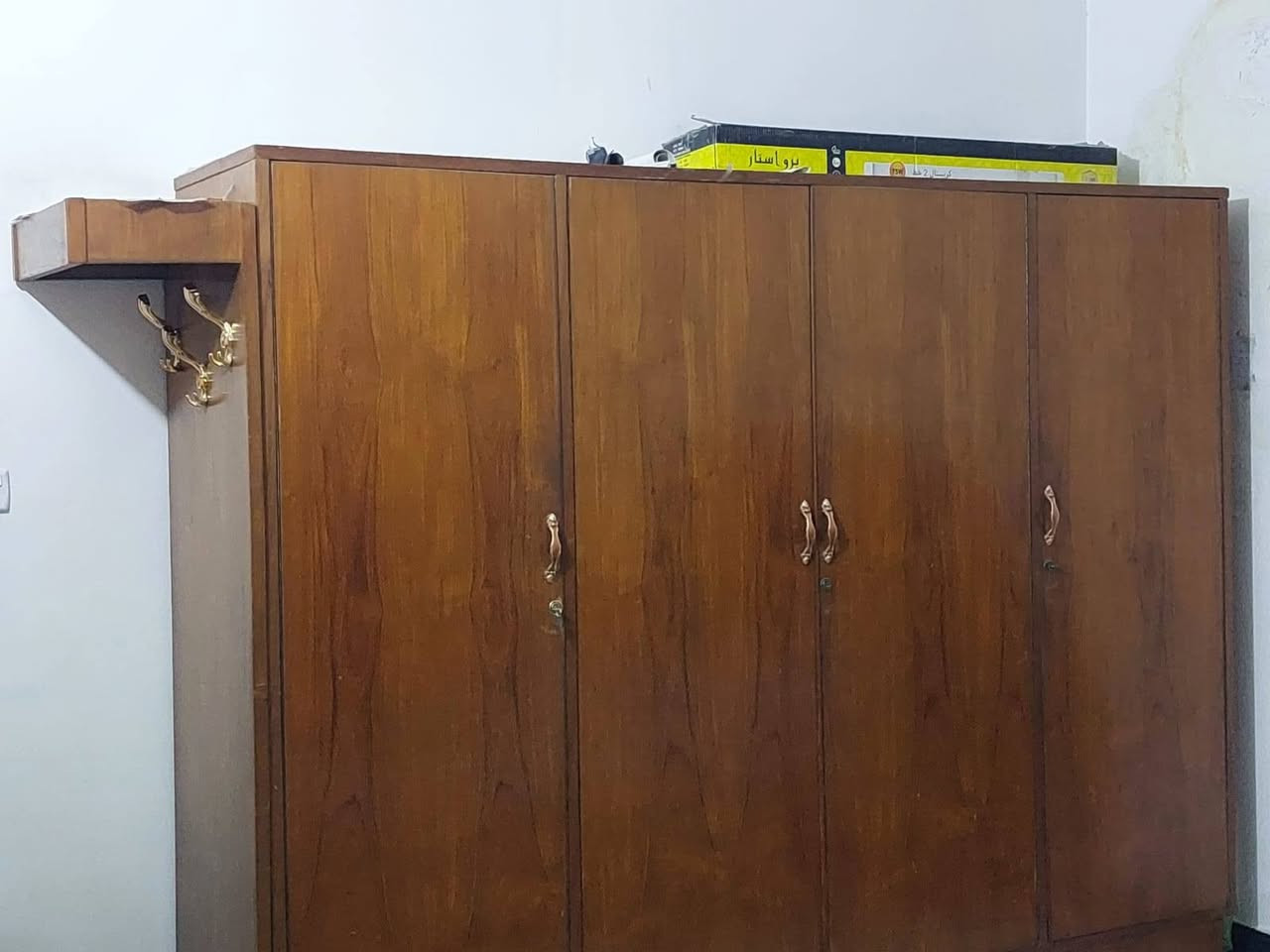 غرفة نوم اربع ابواب
غرفة نوم 
صاج برة وجوة 
مستخدمة نظافه ٧٥% 
للبيع / المكان / البياع 
***********
