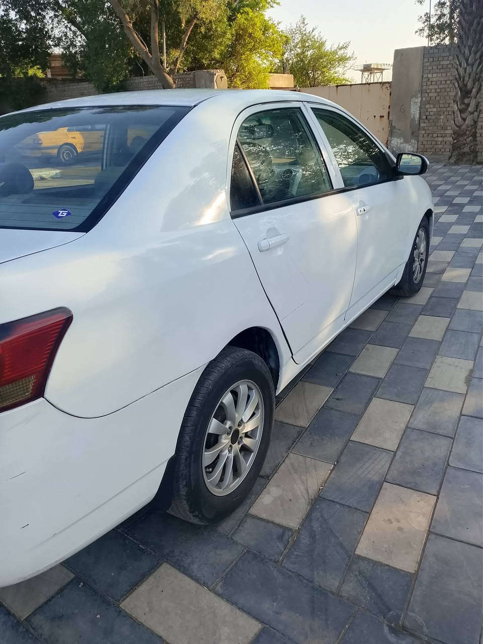 بي وأي دي ٢٠١٣ للبيع
السيارة خير من الله مكينه و كير 
مكفولة مابيها ضربه و لا صبغ 
مكينه وكير بلادي مال شركه اوتماتيك  فول مواصفات  ترحيب بصمه فتحه اشاير بل مري ويل كب  صدر جديد امامي خلفي كهربائيات كله شغالة  تبريد شغال
السيارة باسمي  رقم بغداد نكليزي. هزة جديده مصفر غرامه شرط تحويل  رايدها ب 42$ ورقة بيها مجال قليل 
رقم الهاتف ***********
بكاني بغداد مدينه الصدر
