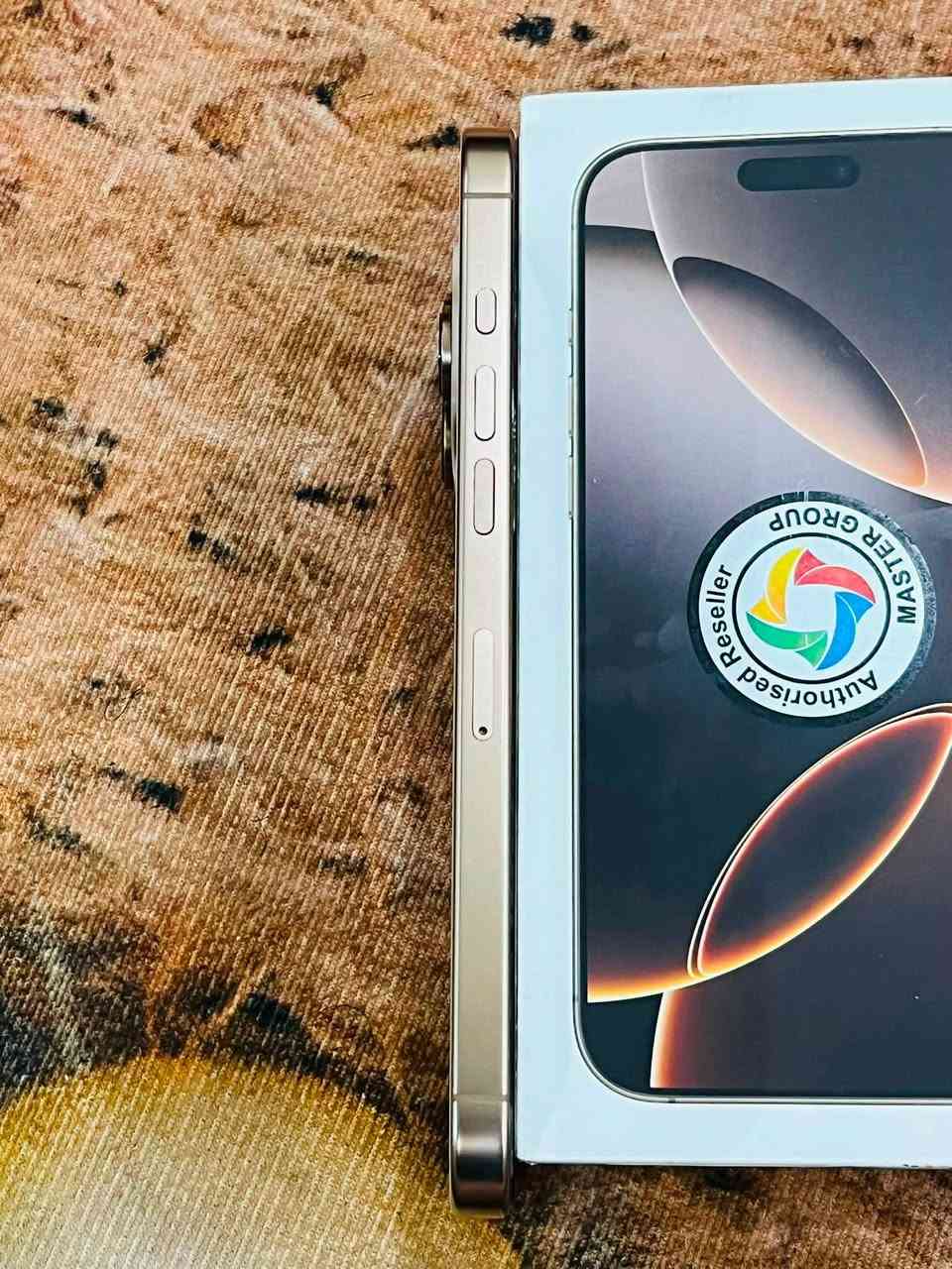 السلام عليكم
16 برو ماكس 256 ماستر 

بطاريته ٩١ ضمان ماستر 
نظافته ١٠٠ لوك بعده ملحقاته كامله
سعره ١٢٧٥ ألف مكاني بغداد *********** واتس
