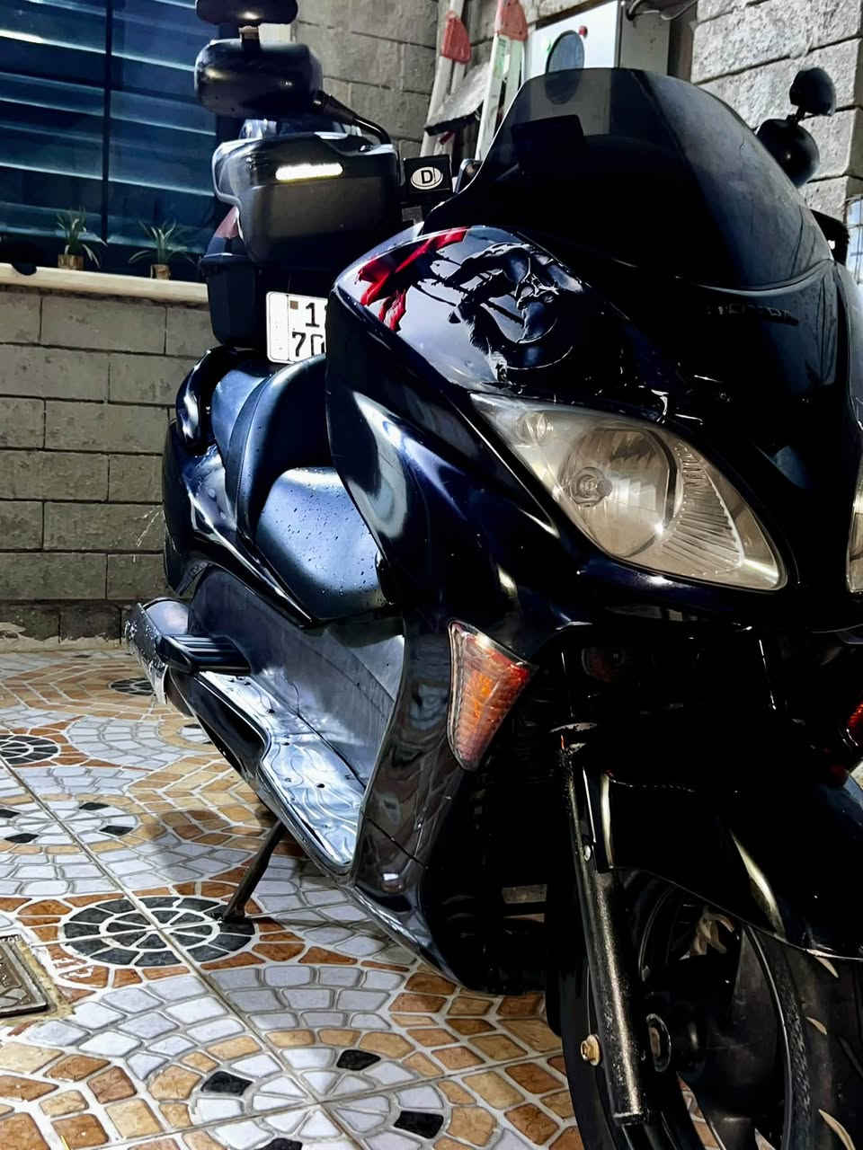 فورزا 0.8 مرقم باسمي رقم انكليزي الجديد عميه والكلج مال كير موجود يمي الدراجه وضع الشركه مكينه شرط وصورتها موجوده كدامك وجويتر الرون واحد ونص وكلها بلاديه السعر $18 ورقه ***********
