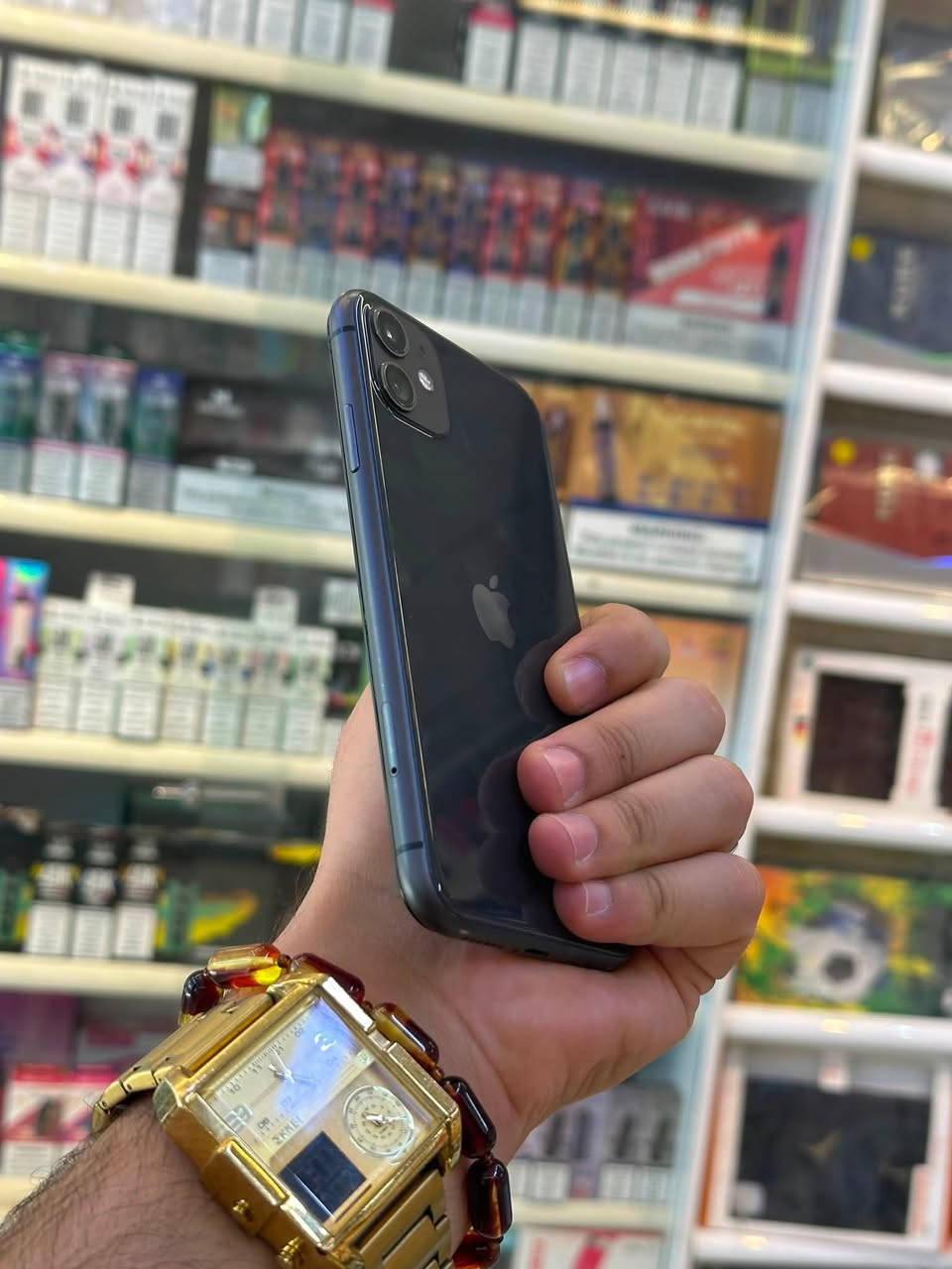 عرض خاص
من شركه العالميه للاتصالات 
ايفون 11 
ذاكره 128
لون اسود
بطاريه 86
السعر 215 الف
*********** واتساب حجي ناصر
