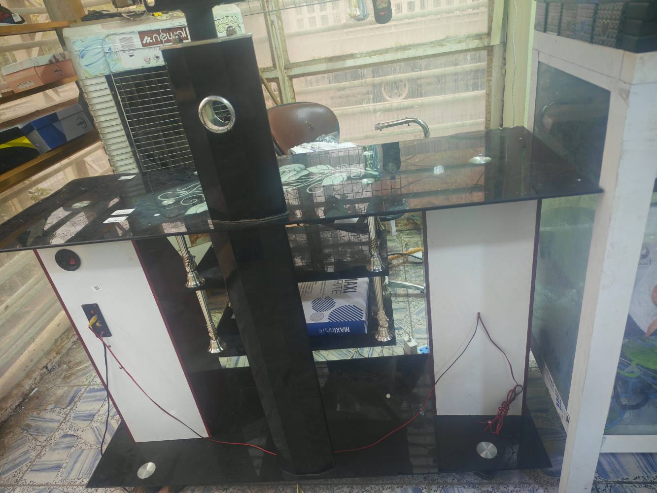 ميز بلازما • سماعات دبل • يوصل موبايل