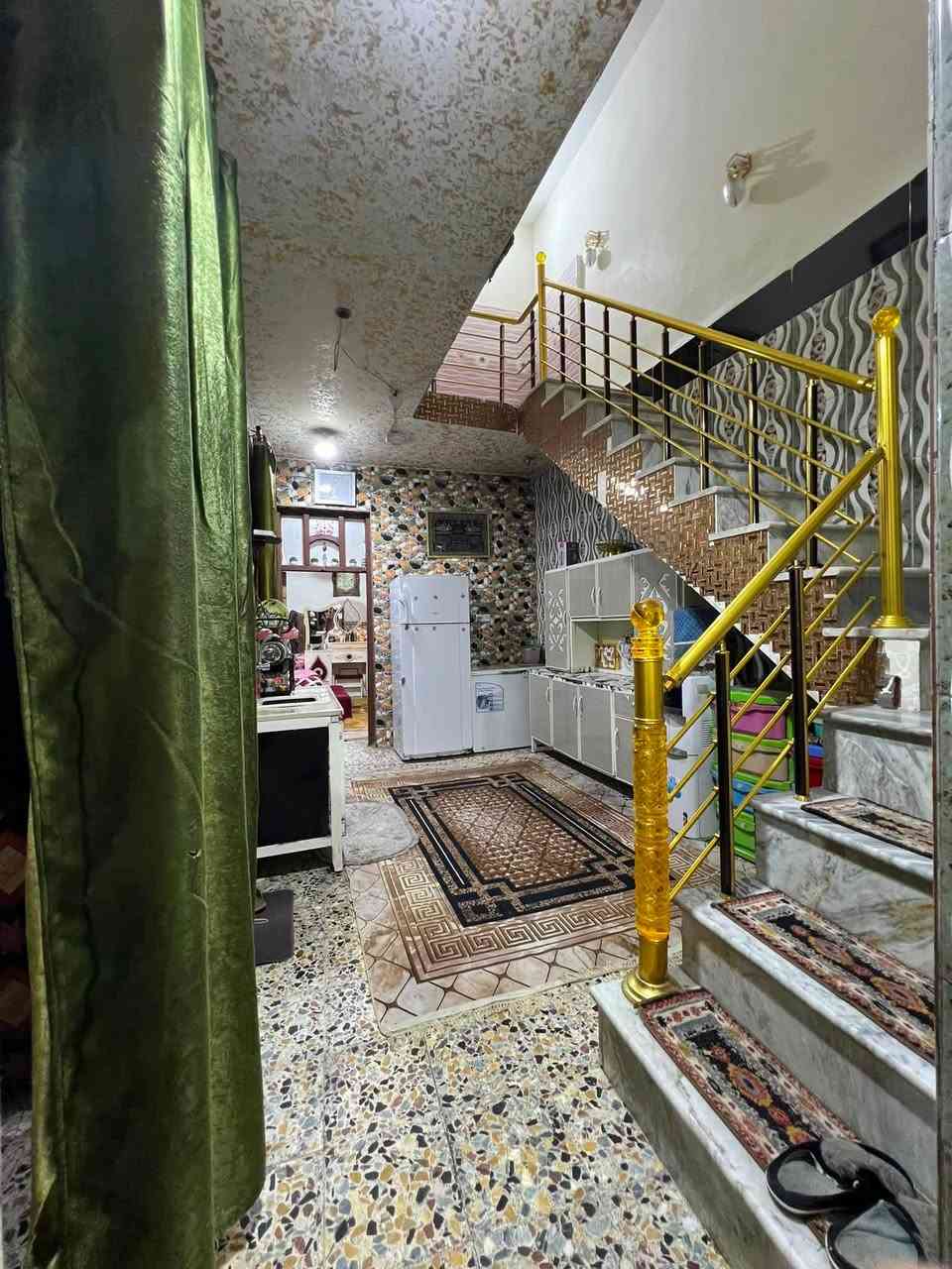 السلام عليكم بيت للبيع مساحه ١٢٥
مكان الرئاسه مجأور افران البتول بي استقبال وصاله جبيره ومطبخ بارد ومطبخ حار وحمام وترك وغرفه نوم وفوك بي غرفتين نوم وحمام للستفسار الاتصال ***********
