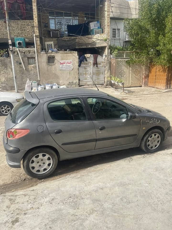 السلام عليكم
سيارة بيجو 206 موديل 2006
مكينة 1600 كير اوتو ماتيك رقم بغداد انكليزي هزة جديدة وسنوية
2030 تدفئة شغال و التبريد نقص غاز فقط ،جام الابواب كهرباء 
دوشمة جديدة و الارضية جلد جديدة  السيارة كشرها شوية تعبان و مابيها اي نقص 
 وبالعافية على الي ياخذها
السعر 32 وبيها مجال بسيط مكاني الشعب
متواجد فيس و رقمي ***********
