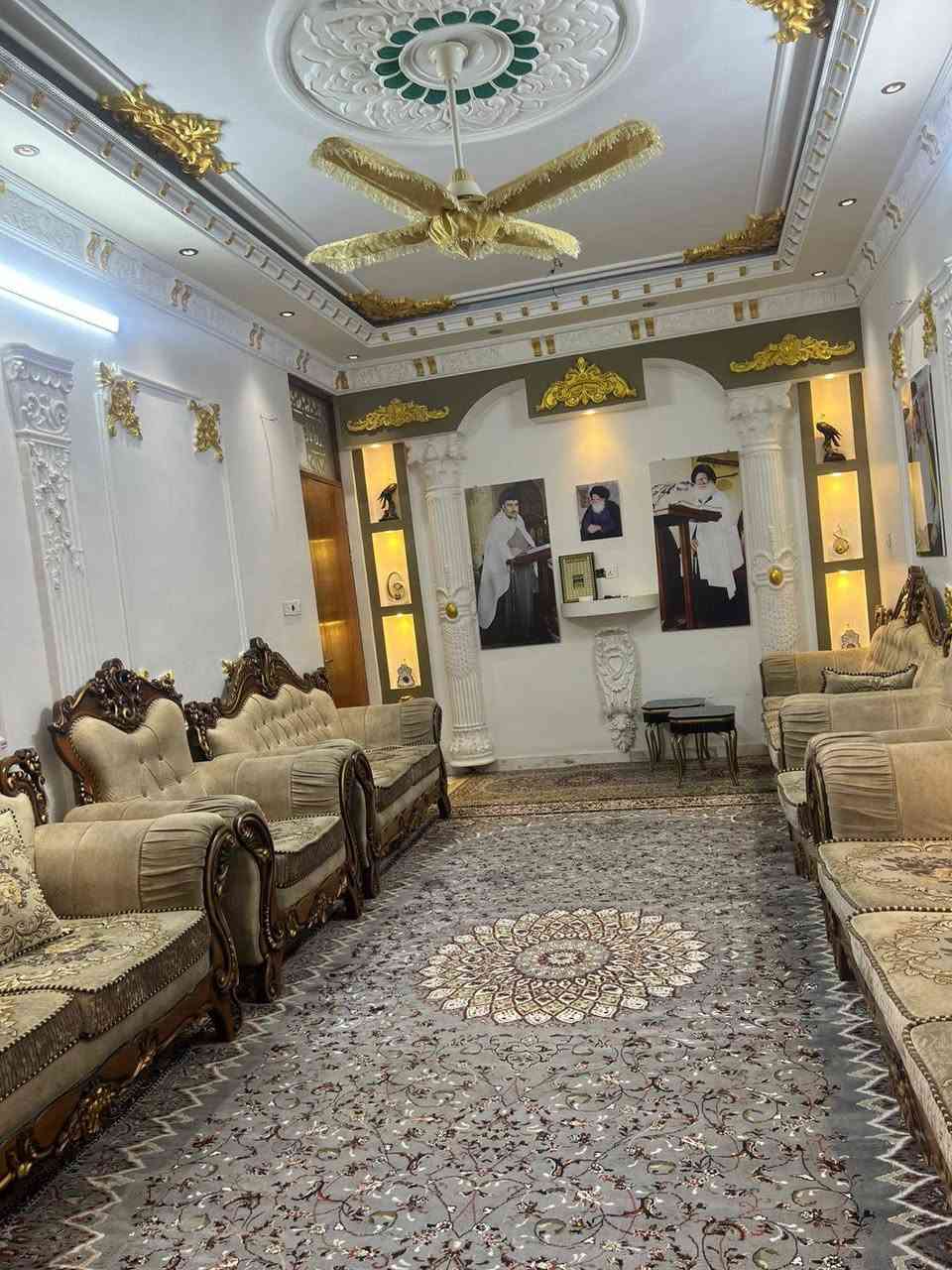 السلام عليكم بيت قطاع 72 المساحه 144 بيت كامل مواصفات قريب على ساحه يكون فرع تفاصيل البيت غرفه جوه واربع غرف فوق البيت ساحب عليه اسكان تريد انت تسدد الاسكان او اني اسدد الاسكان ماكو اي مشكله الاستفسار ***********
